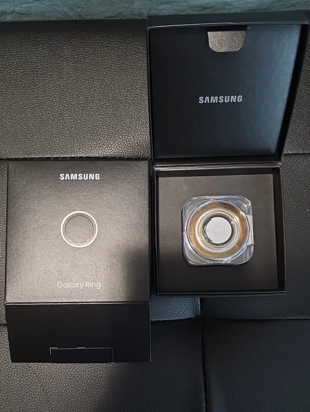 Samsung Galaxy Ring in Gold and Silver